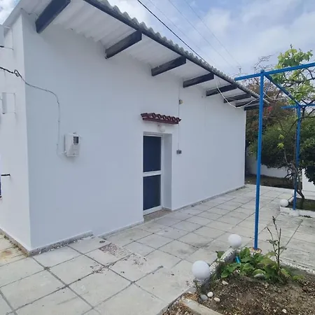Vakantiehuis Blue And White Kremastí