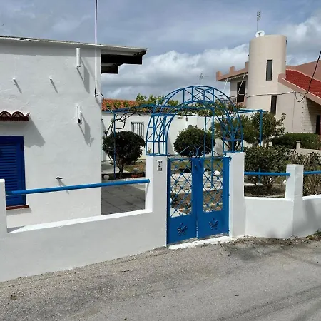 Vakantiehuis Blue And White Kremastí